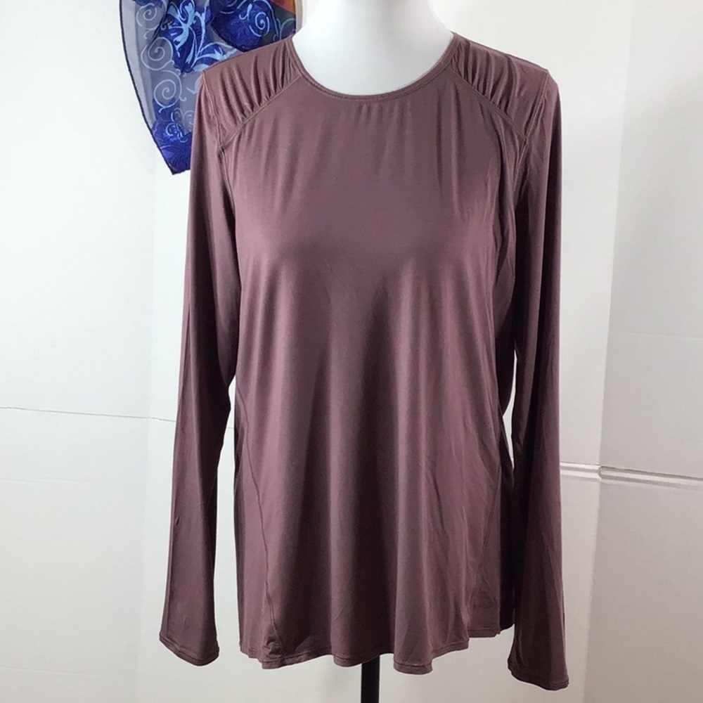 Lululemon timeless twist keyhole yoga top